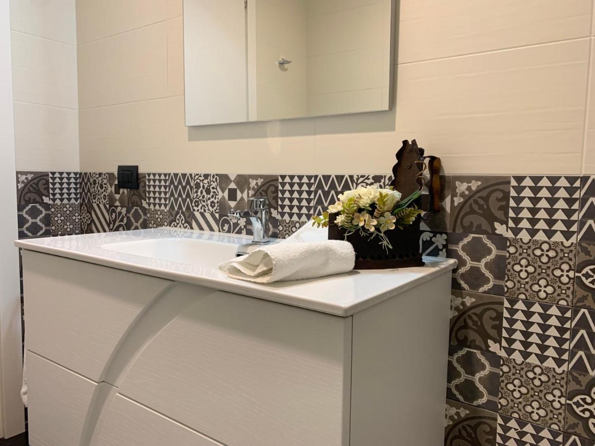 Bed&Breakfast Indi Thelar Villa Guardia Bagian luar foto