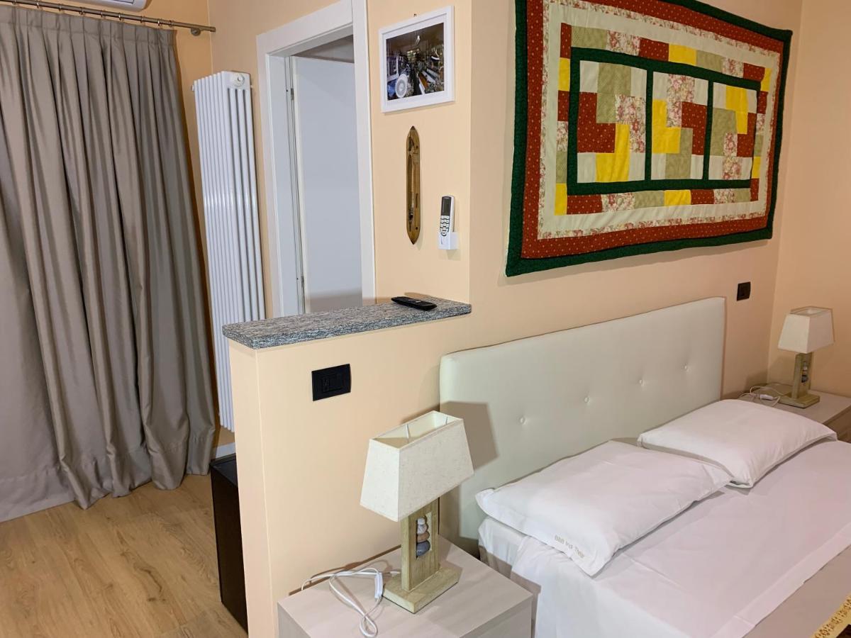 Bed&Breakfast Indi Thelar Villa Guardia Bagian luar foto