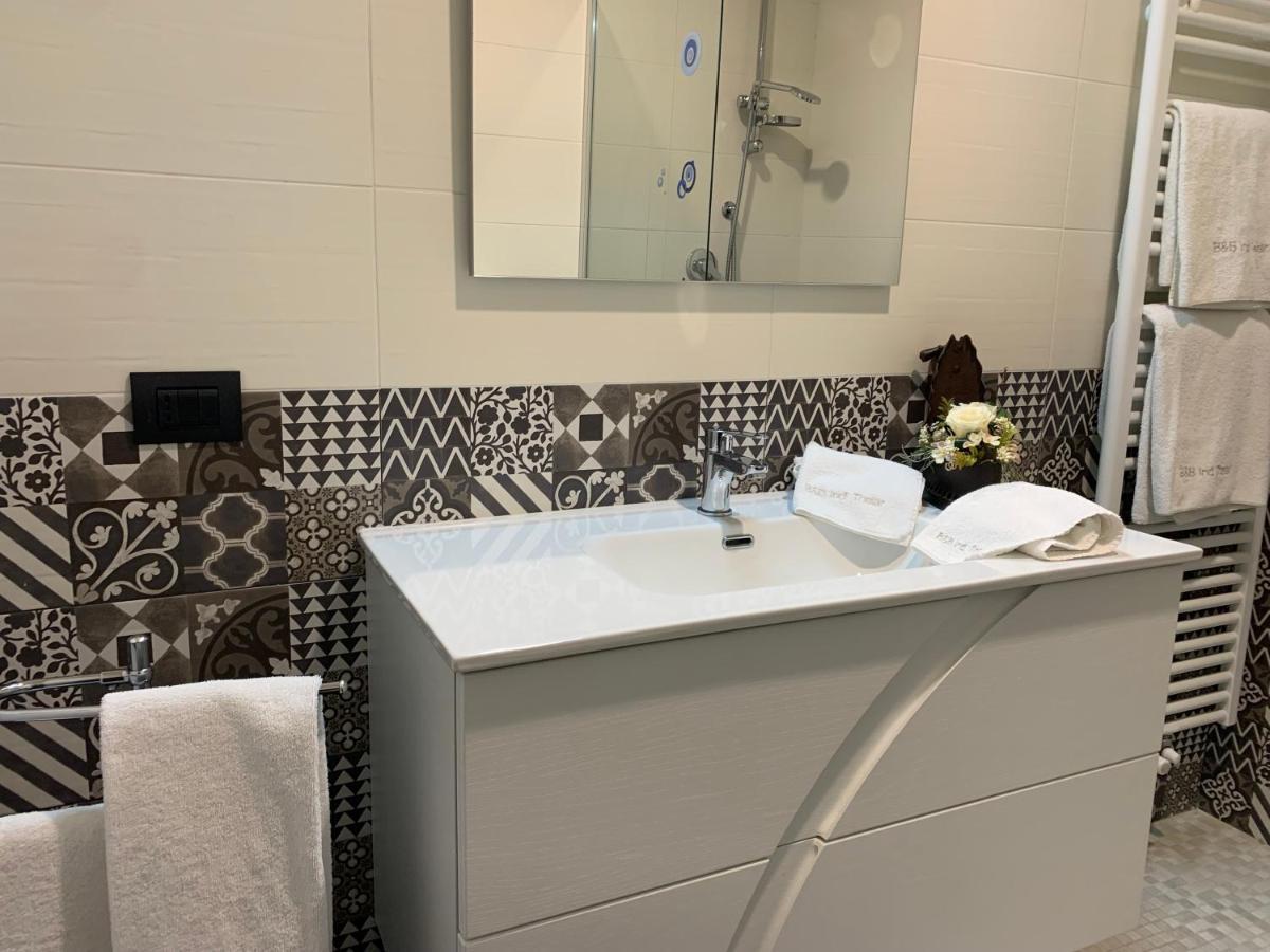 Bed&Breakfast Indi Thelar Villa Guardia Bagian luar foto